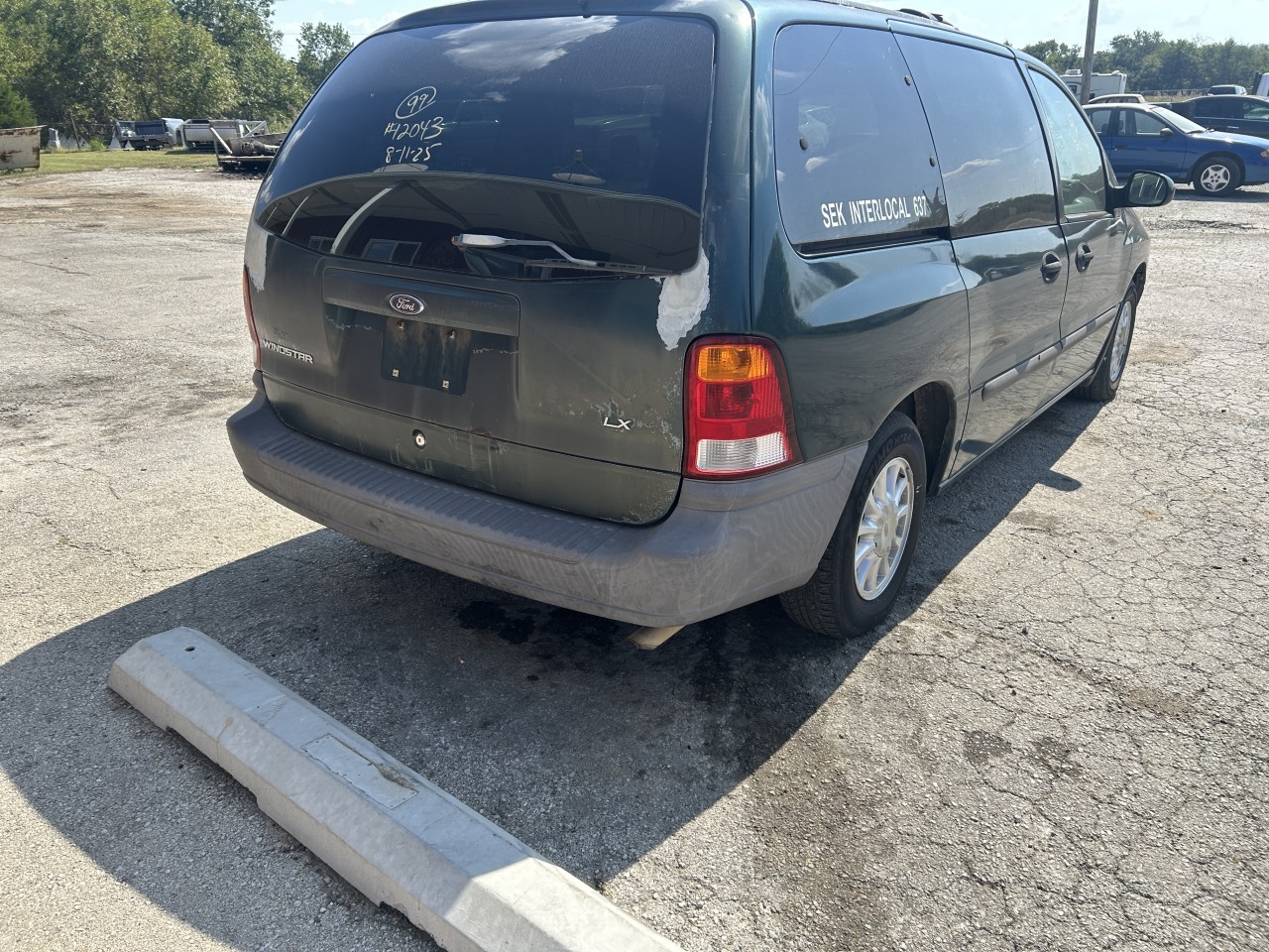 https://f005.backblazeb2.com/file/img-partshotlines-com/Inventory/EX304/Vehicle/29329_01.jpg