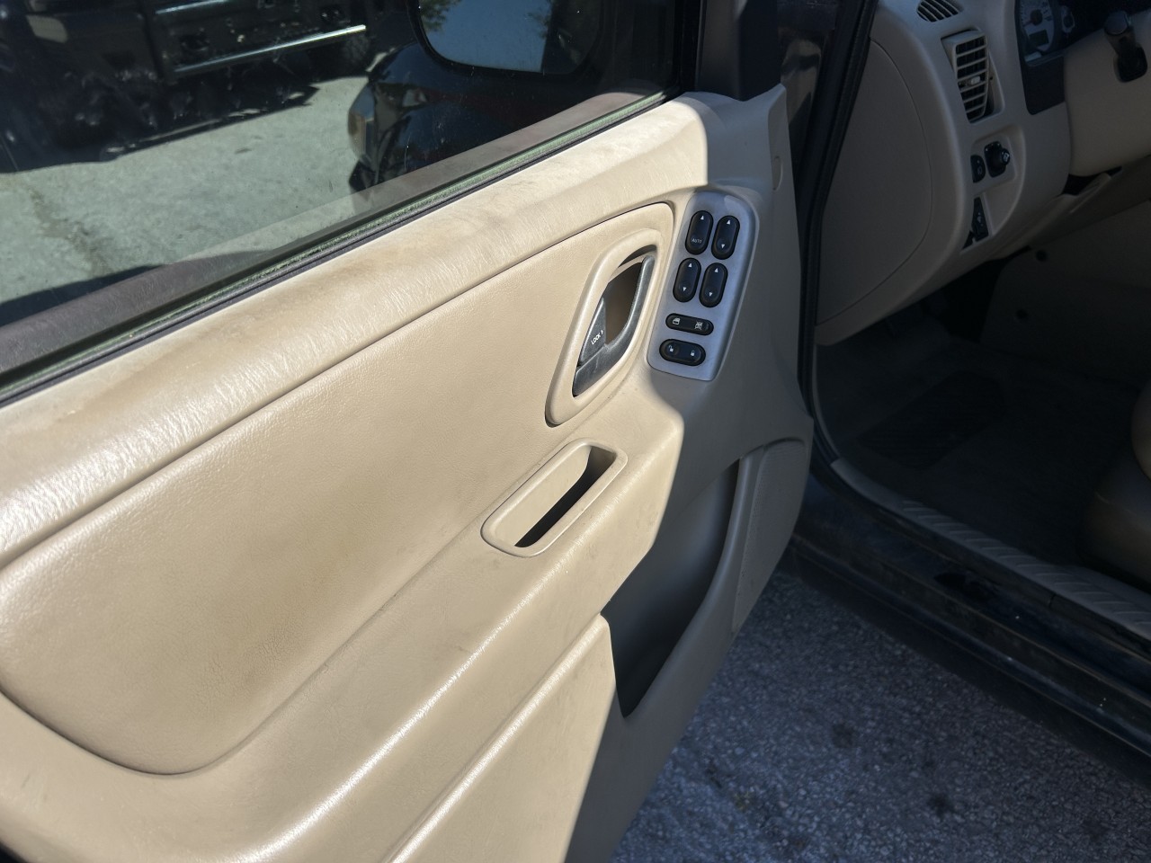 https://f005.backblazeb2.com/file/img-partshotlines-com/Inventory/EX304/Vehicle/29418_12.jpg
