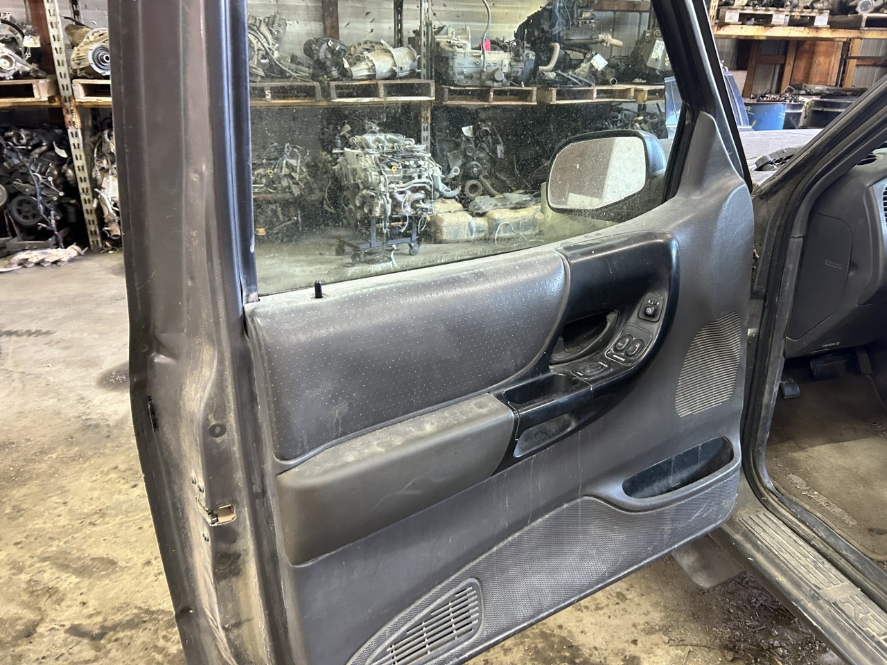https://f005.backblazeb2.com/file/img-partshotlines-com/Inventory/EX304/Vehicle/29421_07.jpg