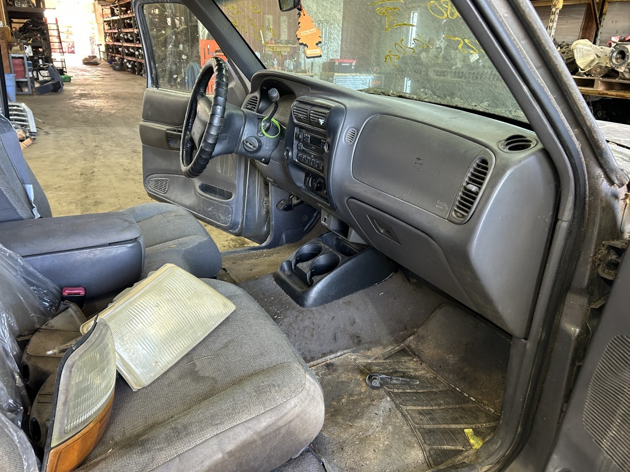 https://f005.backblazeb2.com/file/img-partshotlines-com/Inventory/EX304/Vehicle/29421_12.jpg