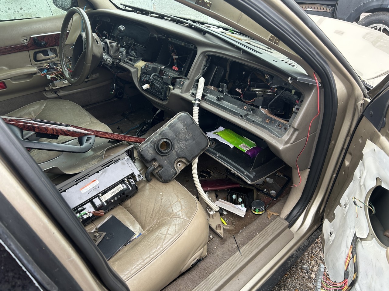 https://f005.backblazeb2.com/file/img-partshotlines-com/Inventory/EX304/Vehicle/30647_01.jpg