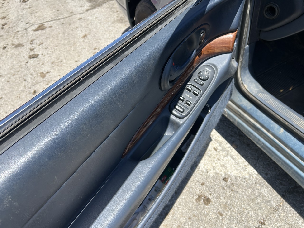 https://f005.backblazeb2.com/file/img-partshotlines-com/Inventory/EX304/Vehicle/30683_05.jpg