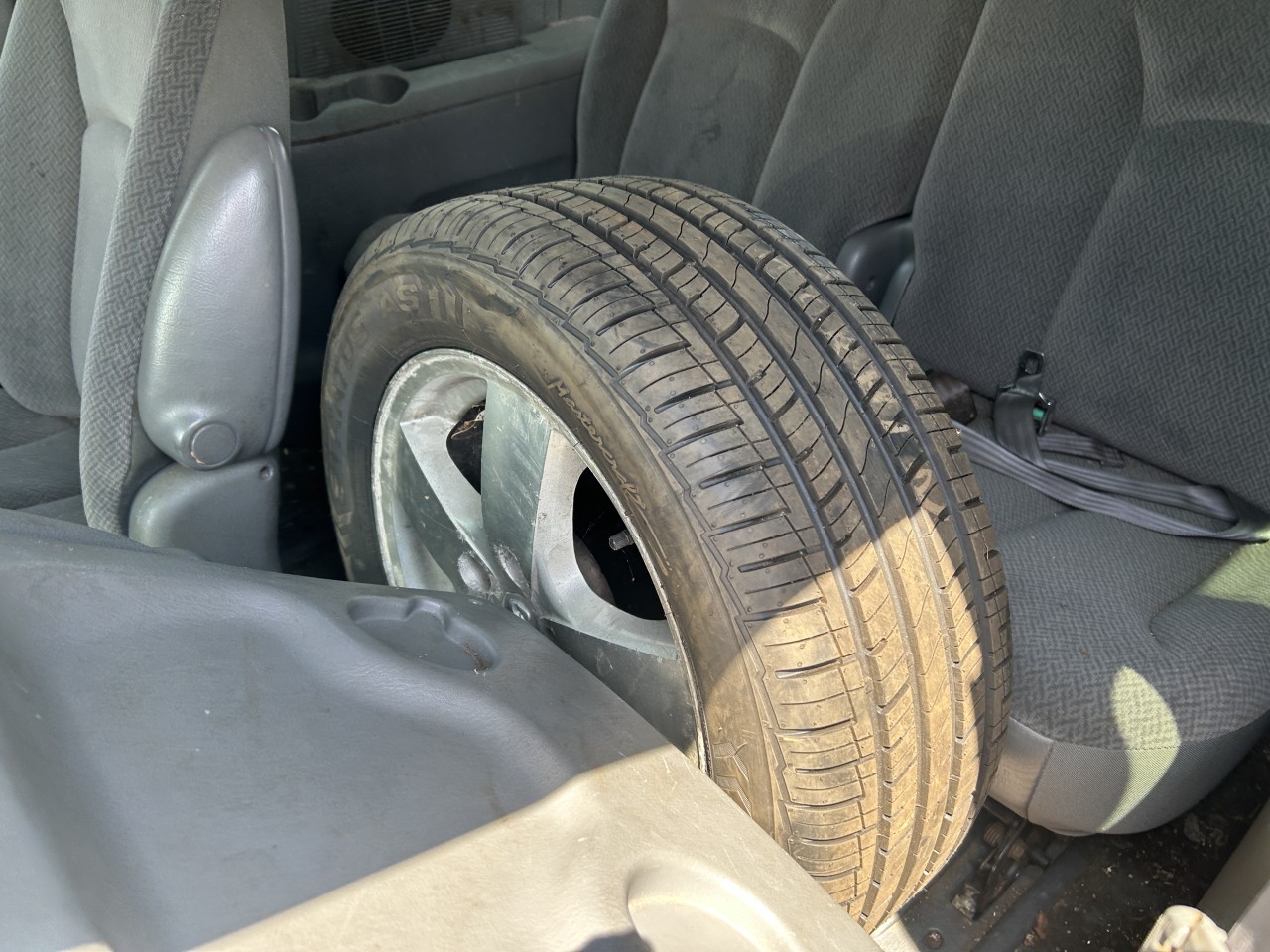 https://f005.backblazeb2.com/file/img-partshotlines-com/Inventory/EX304/Vehicle/31122_12.jpg