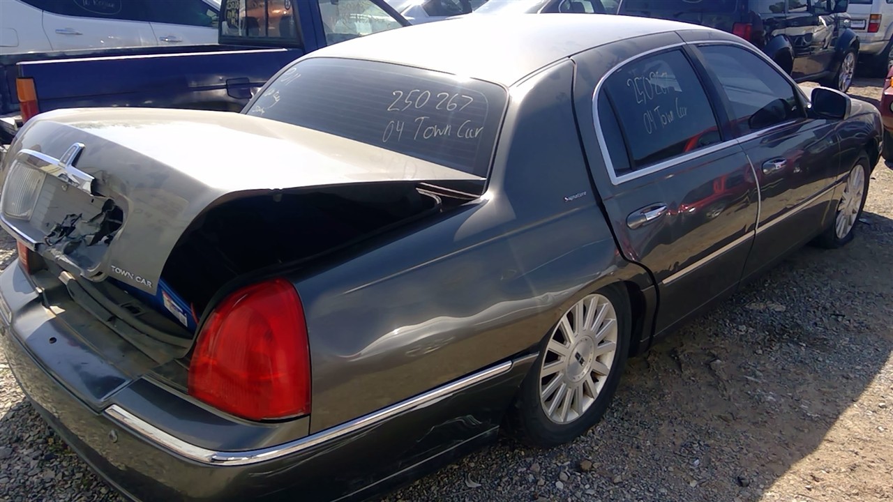 https://f005.backblazeb2.com/file/img-partshotlines-com/Inventory/EX366/Vehicle/10135_04.jpg