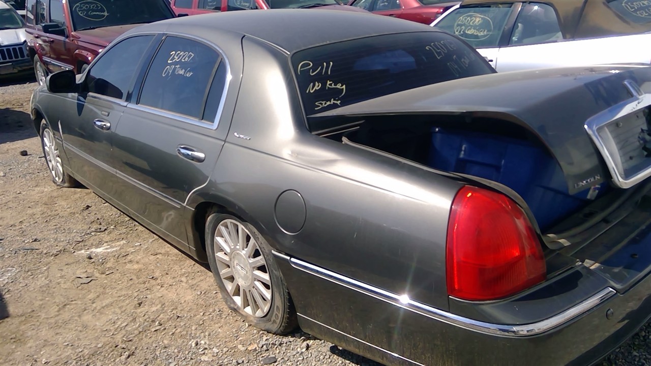 https://f005.backblazeb2.com/file/img-partshotlines-com/Inventory/EX366/Vehicle/10135_05.jpg