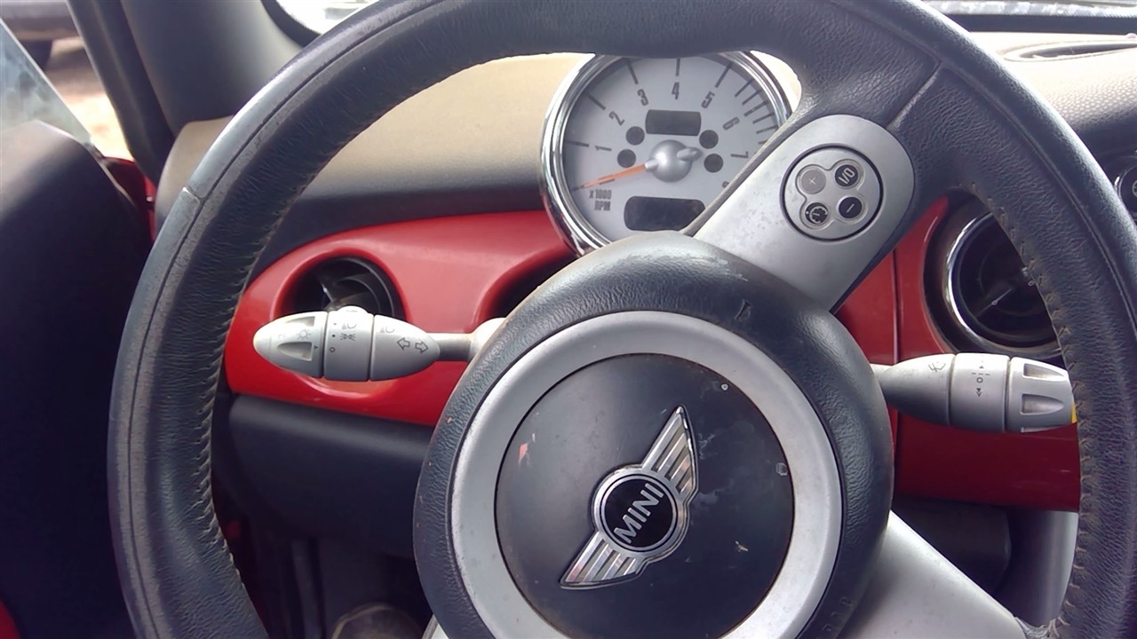 https://f005.backblazeb2.com/file/img-partshotlines-com/Inventory/EX366/Vehicle/10214_01.jpg