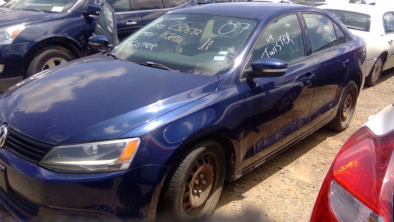 https://f005.backblazeb2.com/file/img-partshotlines-com/Inventory/EX366/Vehicle/10501_06.jpg