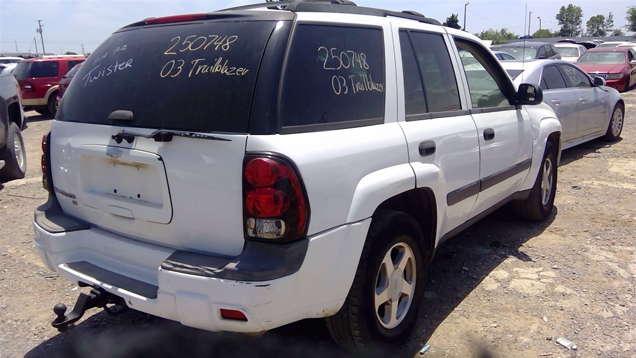 https://f005.backblazeb2.com/file/img-partshotlines-com/Inventory/EX366/Vehicle/10619_12.jpg