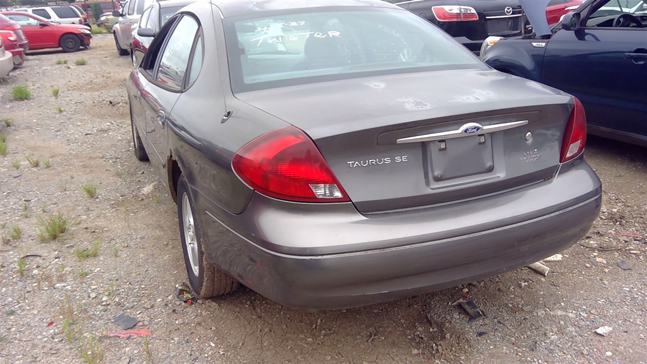 https://f005.backblazeb2.com/file/img-partshotlines-com/Inventory/EX366/Vehicle/10784_09.jpg