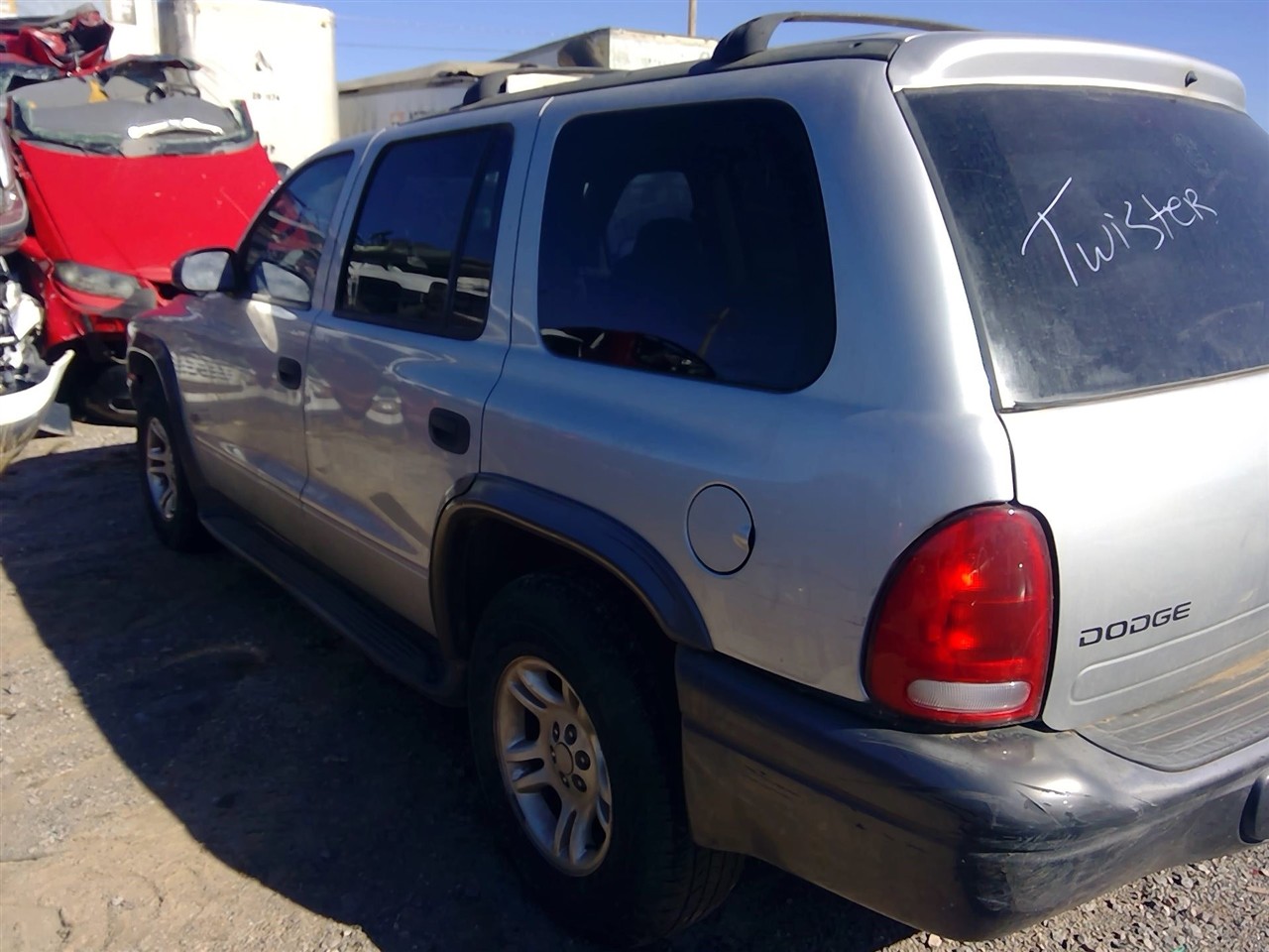 https://f005.backblazeb2.com/file/img-partshotlines-com/Inventory/EX366/Vehicle/10992_10.jpg