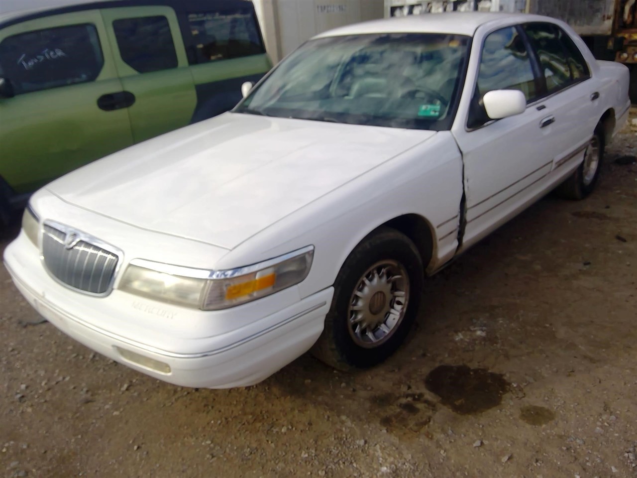 https://f005.backblazeb2.com/file/img-partshotlines-com/Inventory/EX366/Vehicle/11144_06.jpg