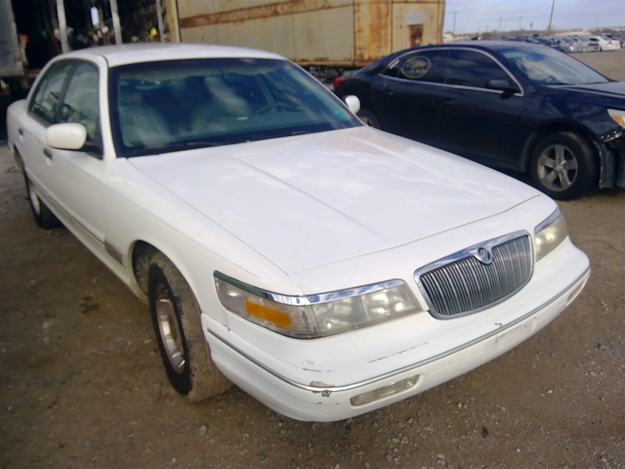 https://f005.backblazeb2.com/file/img-partshotlines-com/Inventory/EX366/Vehicle/11144_07.jpg
