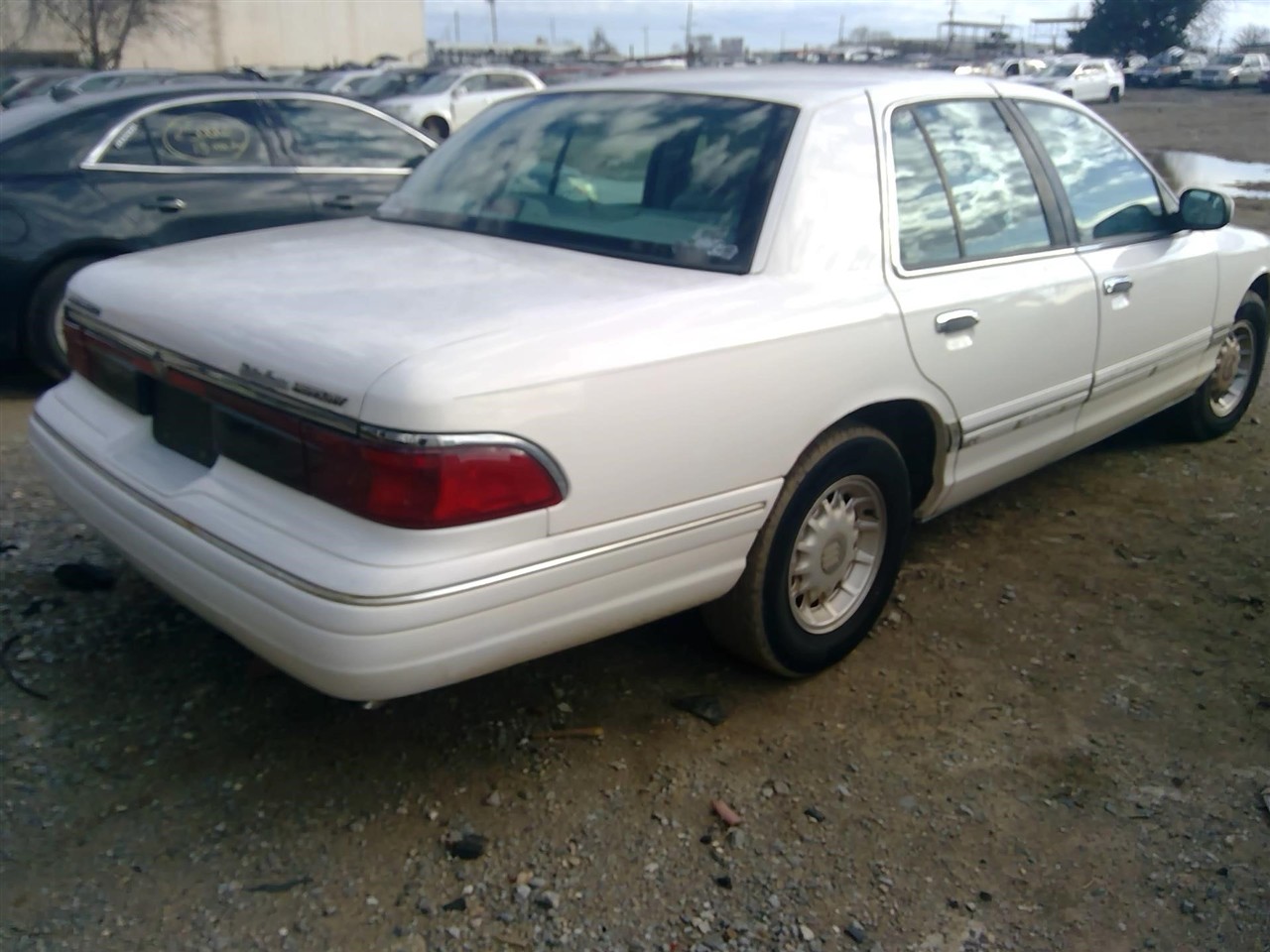 https://f005.backblazeb2.com/file/img-partshotlines-com/Inventory/EX366/Vehicle/11144_09.jpg