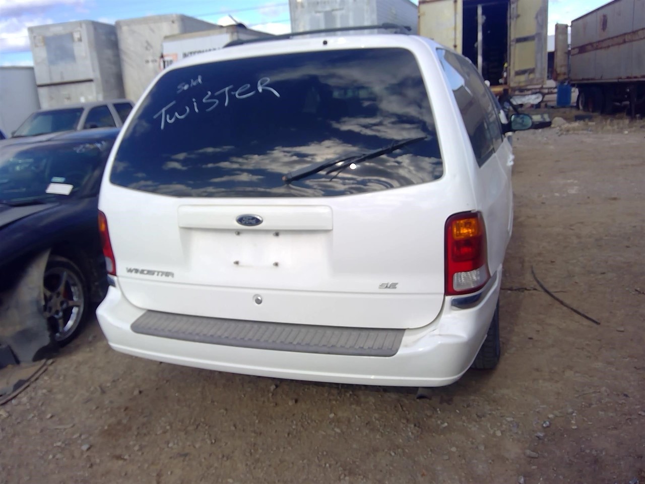 https://f005.backblazeb2.com/file/img-partshotlines-com/Inventory/EX366/Vehicle/11162_07.jpg