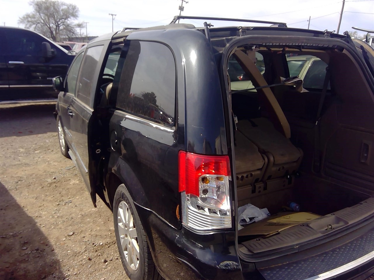 https://f005.backblazeb2.com/file/img-partshotlines-com/Inventory/EX366/Vehicle/11320_07.jpg
