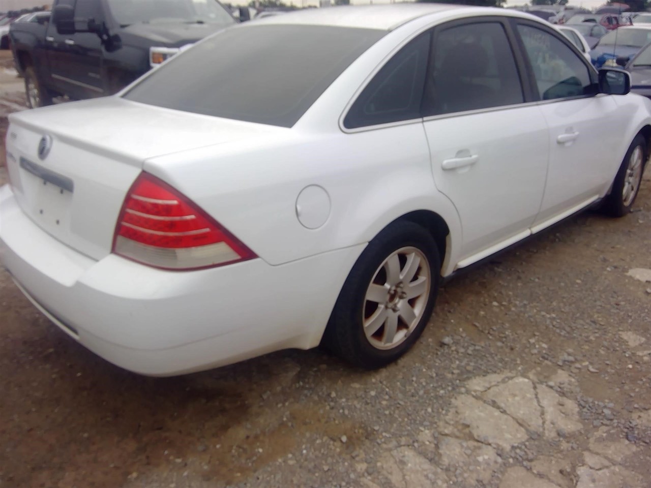 https://f005.backblazeb2.com/file/img-partshotlines-com/Inventory/EX366/Vehicle/11633_06.jpg