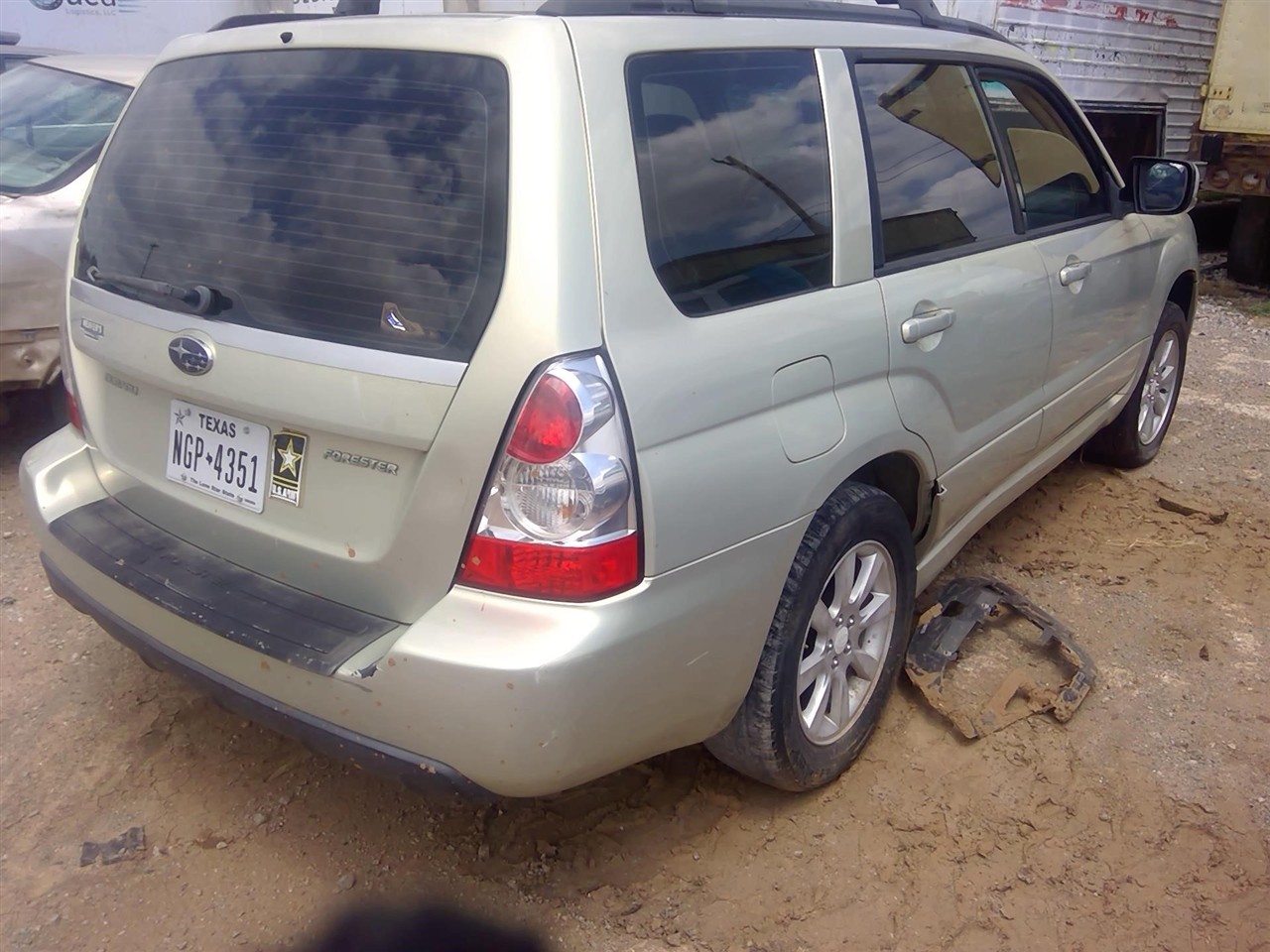 https://f005.backblazeb2.com/file/img-partshotlines-com/Inventory/EX366/Vehicle/11657_06.jpg