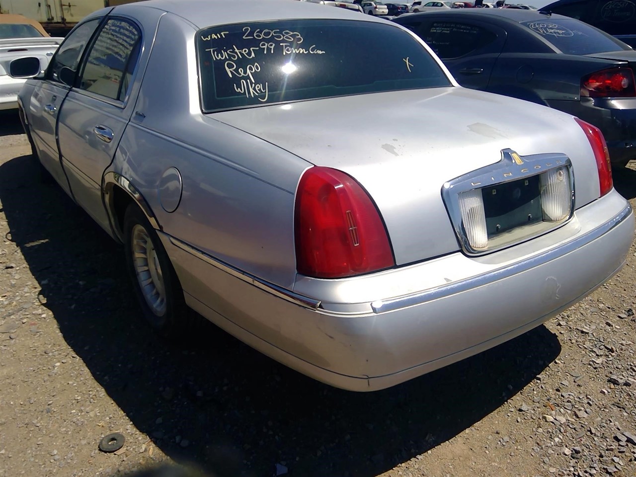 https://f005.backblazeb2.com/file/img-partshotlines-com/Inventory/EX366/Vehicle/11718_08.jpg