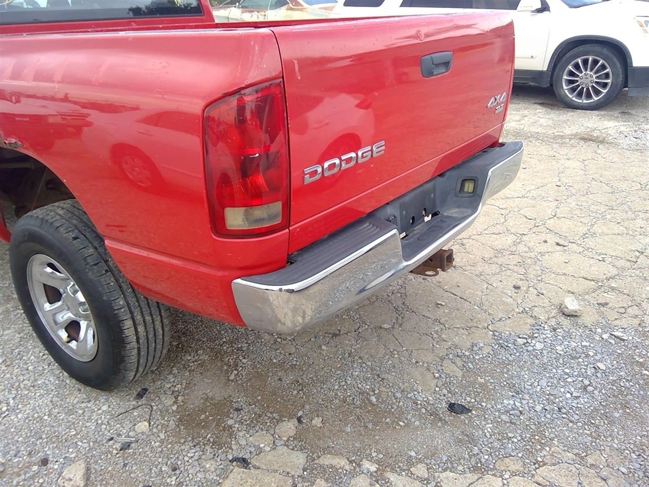 https://f005.backblazeb2.com/file/img-partshotlines-com/Inventory/EX366/Vehicle/11819_10.jpg