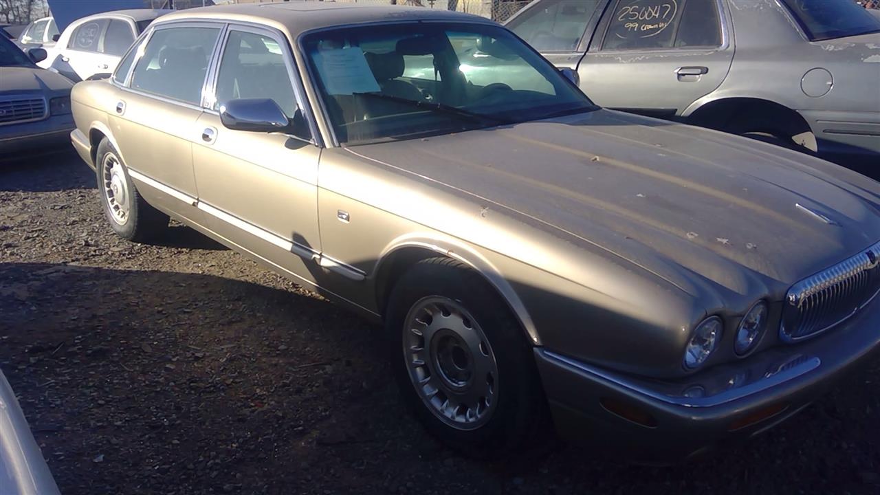 https://f005.backblazeb2.com/file/img-partshotlines-com/Inventory/EX366/Vehicle/9914_07.jpg