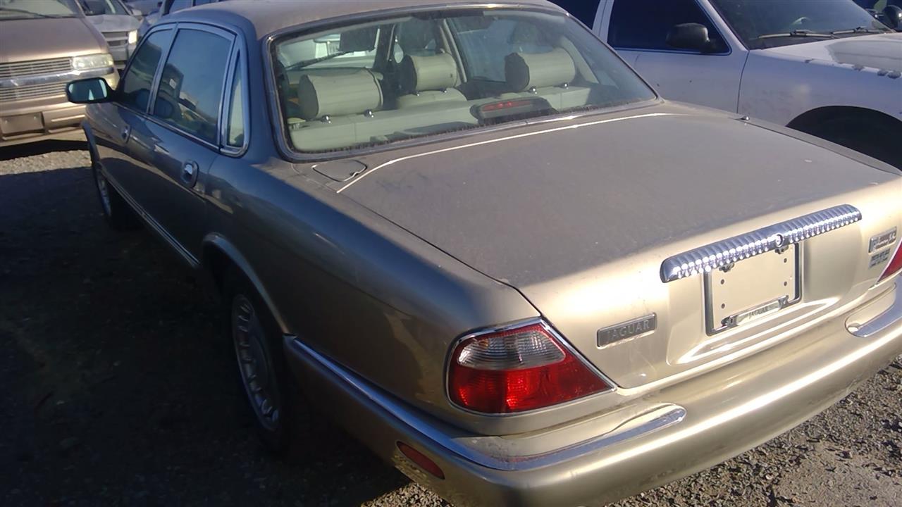 https://f005.backblazeb2.com/file/img-partshotlines-com/Inventory/EX366/Vehicle/9914_10.jpg
