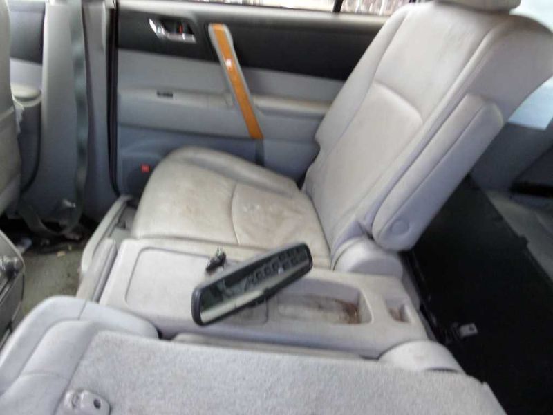 https://f005.backblazeb2.com/file/img-partshotlines-com/Inventory/EX379/Vehicle/16744_10.jpg