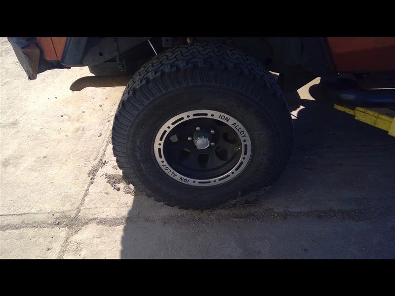 https://f005.backblazeb2.com/file/img-partshotlines-com/Inventory/EX379/Vehicle/24605_01.jpg