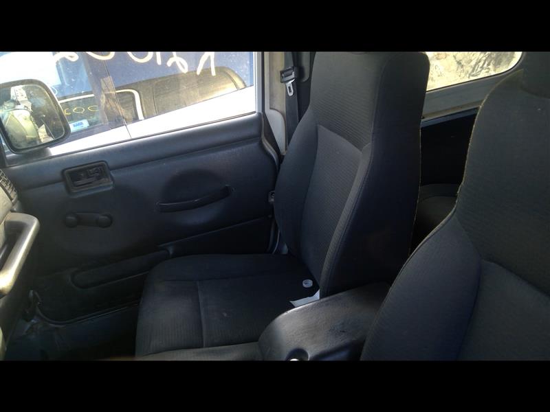 https://f005.backblazeb2.com/file/img-partshotlines-com/Inventory/EX379/Vehicle/27248_10.jpg