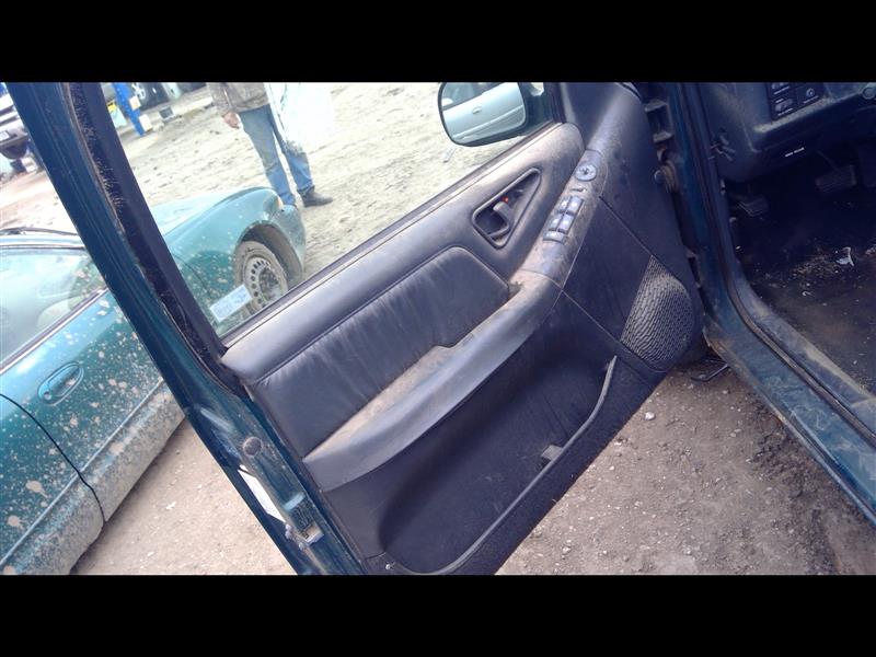 https://f005.backblazeb2.com/file/img-partshotlines-com/Inventory/EX379/Vehicle/29408_06.jpg