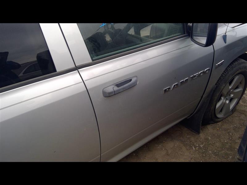 https://f005.backblazeb2.com/file/img-partshotlines-com/Inventory/EX379/Vehicle/30049_04.jpg