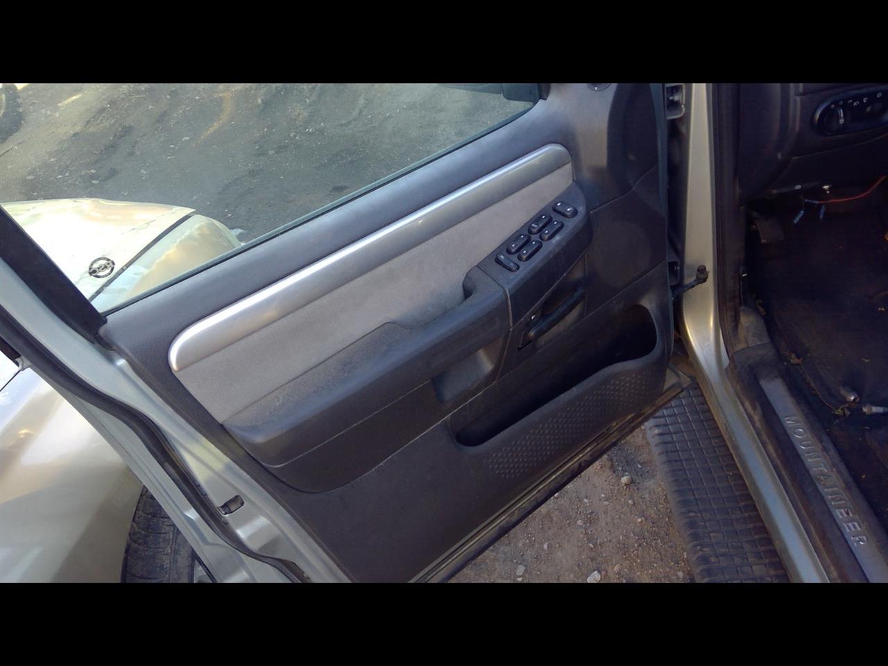 https://f005.backblazeb2.com/file/img-partshotlines-com/Inventory/EX379/Vehicle/31595_05.jpg