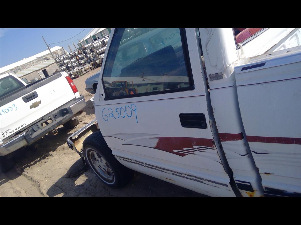 https://f005.backblazeb2.com/file/img-partshotlines-com/Inventory/EX379/Vehicle/32313_06.jpg