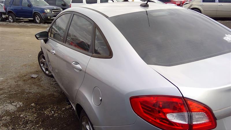 https://f005.backblazeb2.com/file/img-partshotlines-com/Inventory/EX396/Vehicle/13318_07.jpg