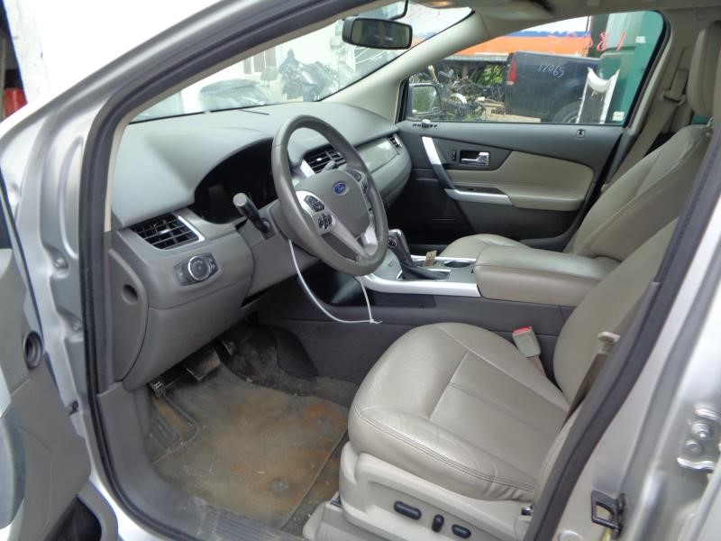 Vehicle/12097_10.jpg