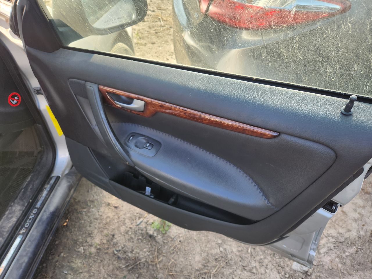 https://f005.backblazeb2.com/file/img-partshotlines-com/Inventory/EX423/Vehicle/14430_09.jpg