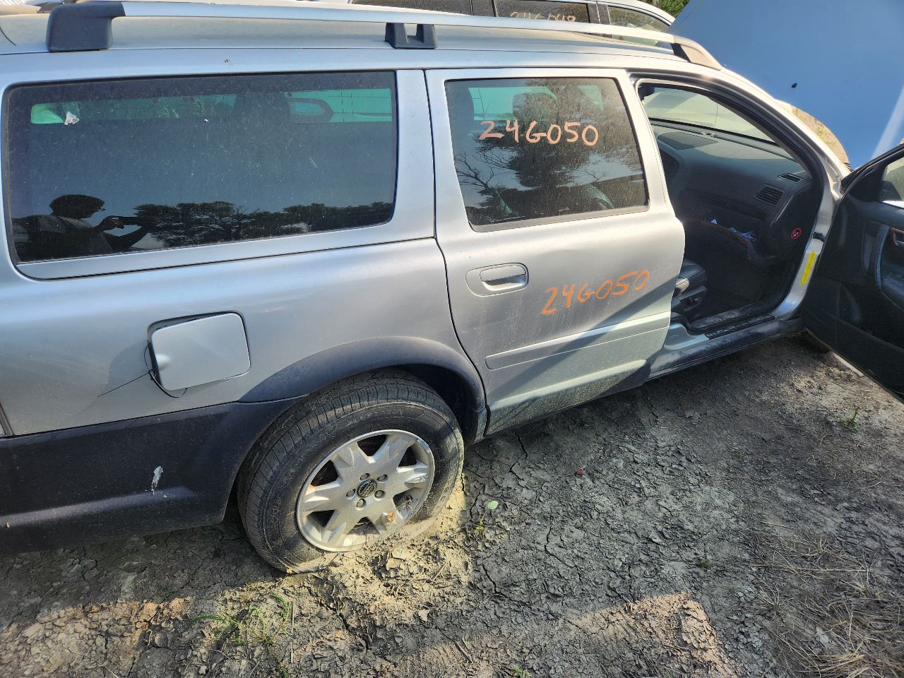 https://f005.backblazeb2.com/file/img-partshotlines-com/Inventory/EX423/Vehicle/14430_10.jpg
