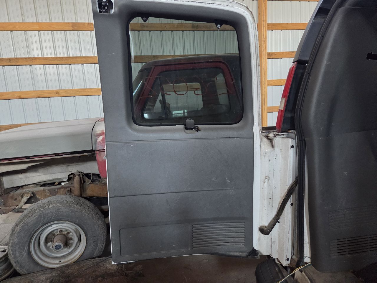 https://f005.backblazeb2.com/file/img-partshotlines-com/Inventory/EX423/Vehicle/15282_06.jpg