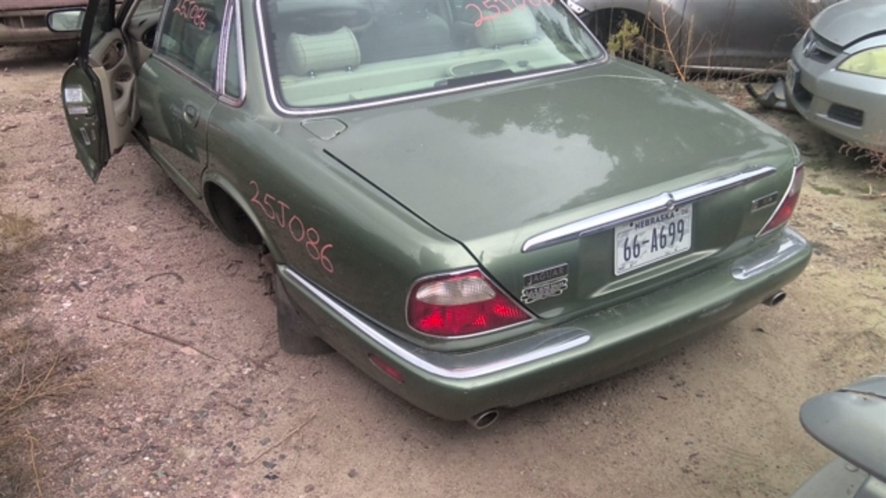 https://f005.backblazeb2.com/file/img-partshotlines-com/Inventory/EX423/Vehicle/15487_11.jpg