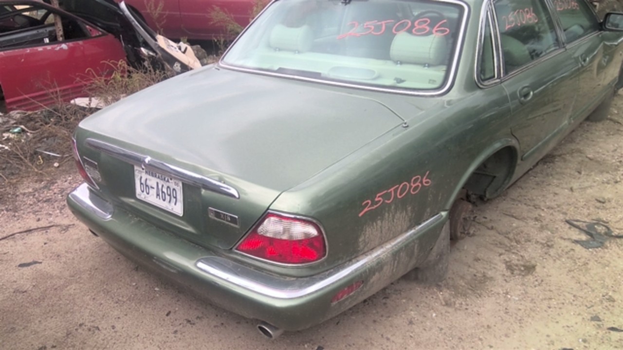 https://f005.backblazeb2.com/file/img-partshotlines-com/Inventory/EX423/Vehicle/15487_12.jpg