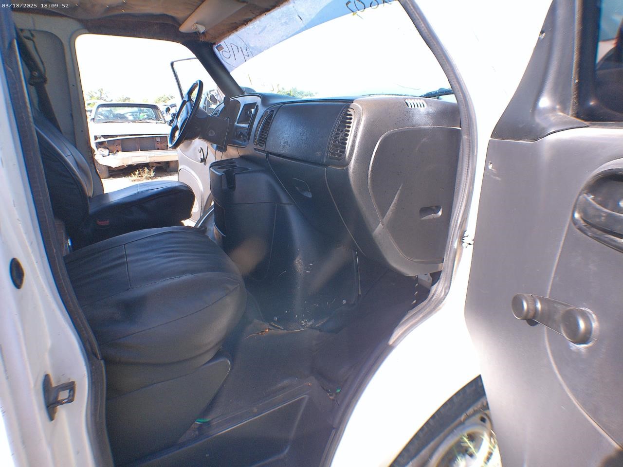 https://f005.backblazeb2.com/file/img-partshotlines-com/Inventory/EX427/Vehicle/4158_13.jpg