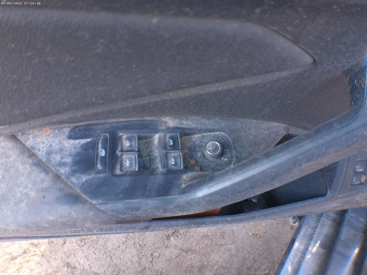 https://f005.backblazeb2.com/file/img-partshotlines-com/Inventory/EX427/Vehicle/4422_12.jpg