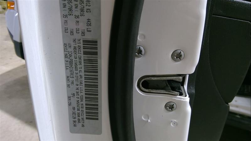Vehicle/228982_06.jpg