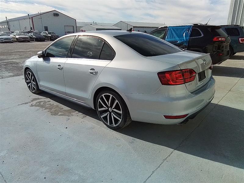 Vehicle/229444_02.jpg