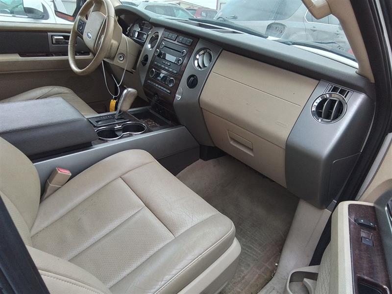 Vehicle/245430_12.jpg