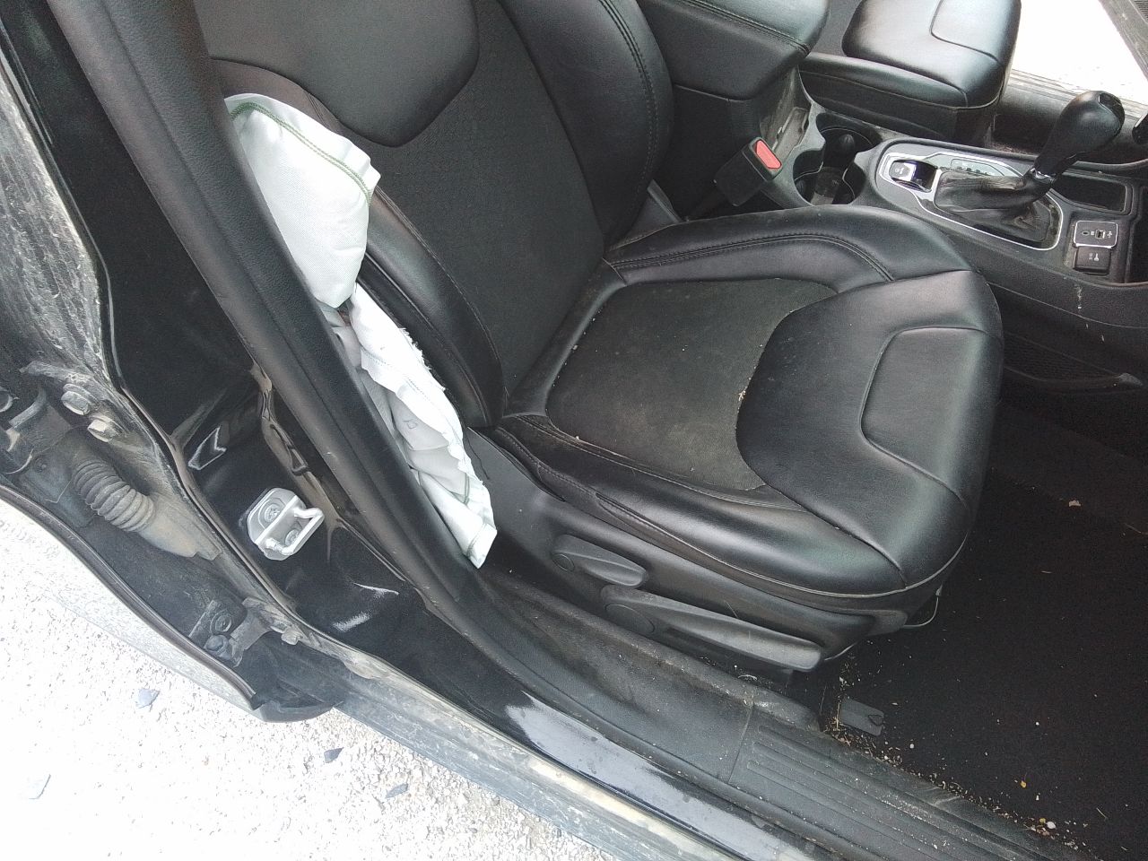Vehicle/246366_08.jpg