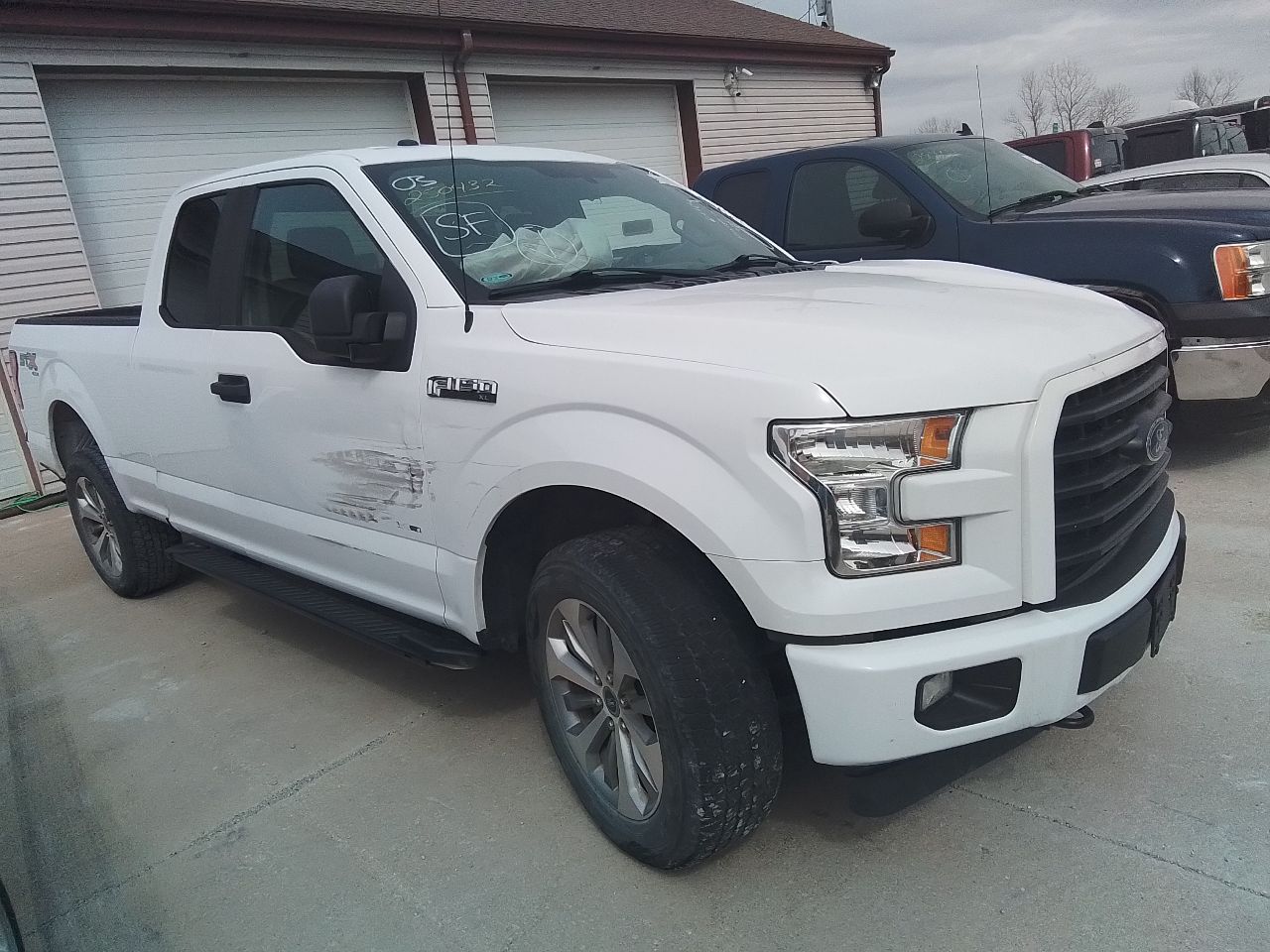 Vehicle/246401_05.jpg