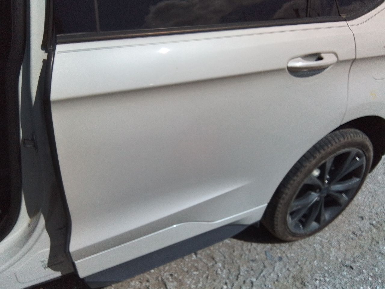 https://f005.backblazeb2.com/file/img-partshotlines-com/Inventory/EX441/Vehicle/246645_09.jpg