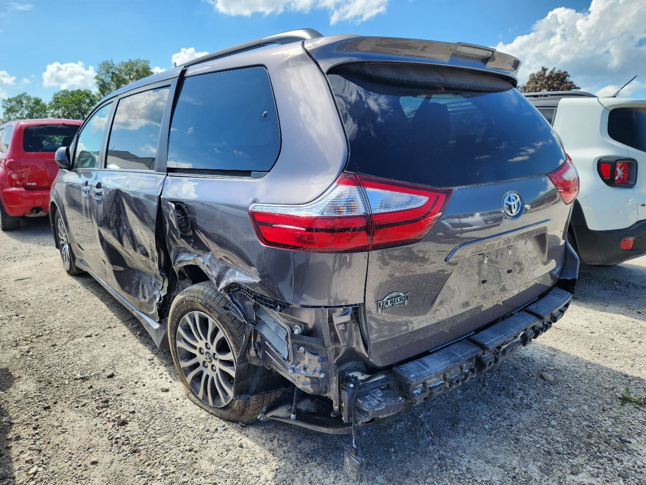 Vehicle/247200_02.jpg