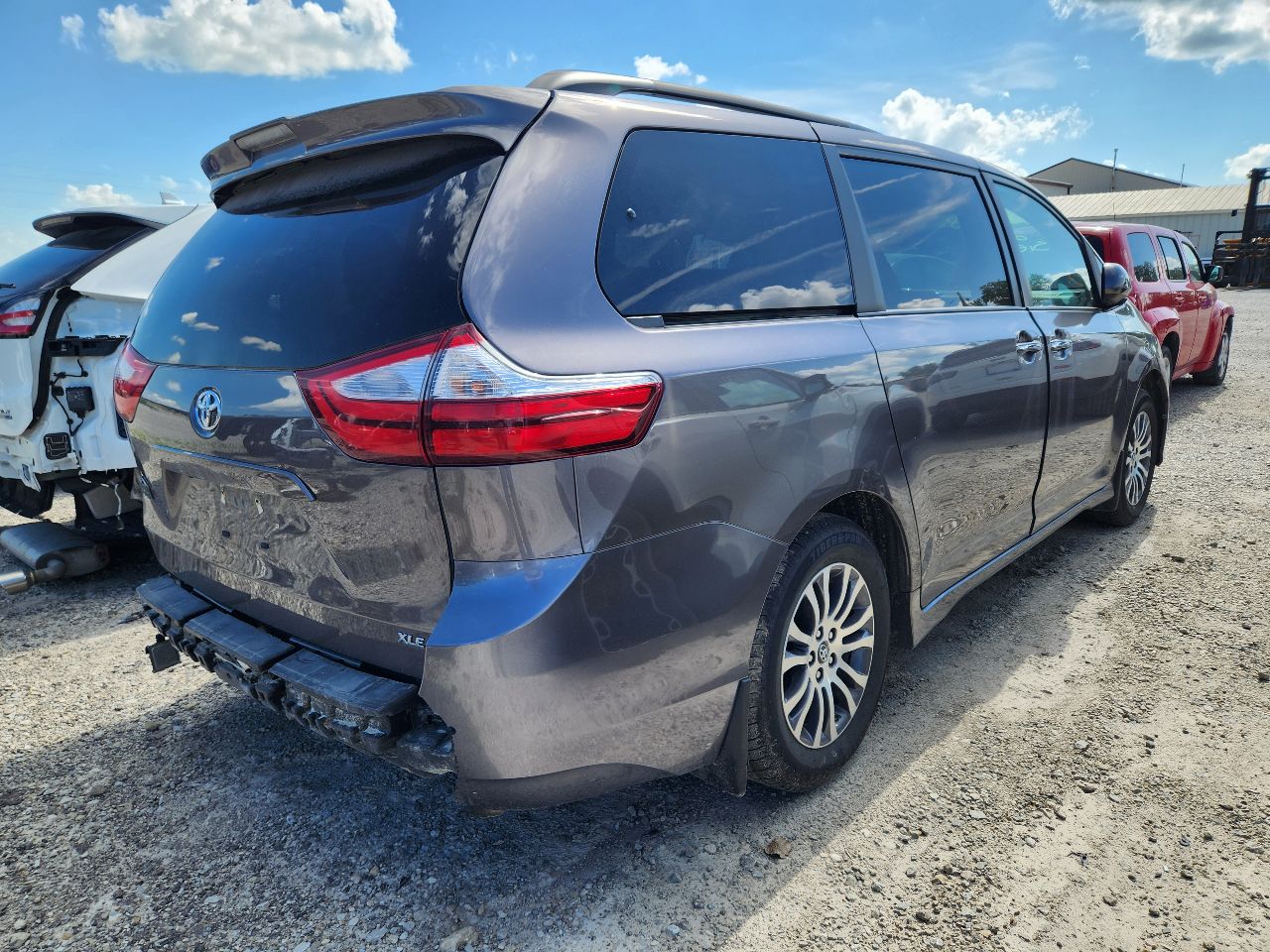 Vehicle/247200_03.jpg