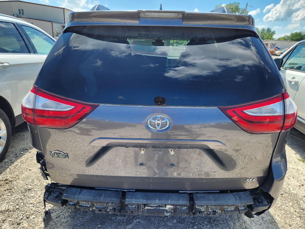 Vehicle/247200_10.jpg